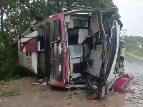 Andhra Pradesh: नरसरावपेटा के पास बस दुर्घटना में 1 की मौत, 20 घायल