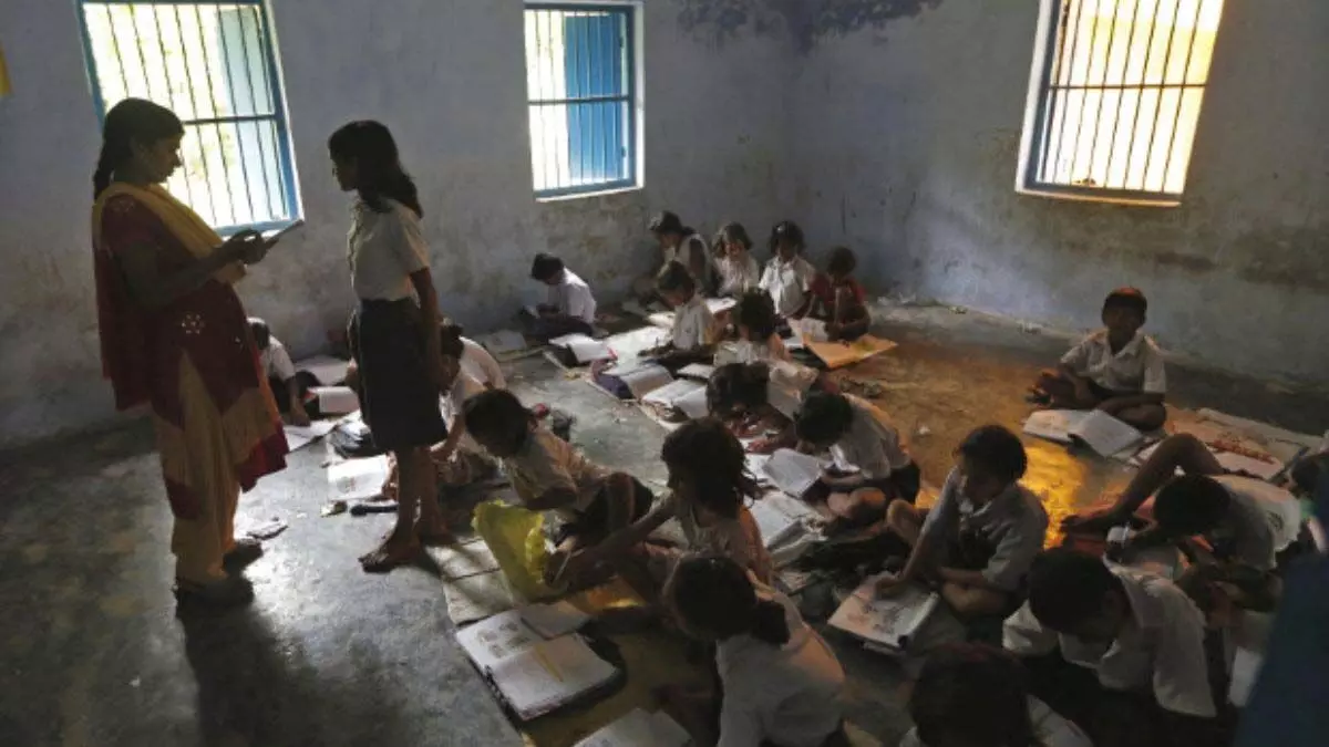 Bihar: भीषण गर्मी के बीच शिक्षकों को बड़ी राहत, शिक्षा विभाग ने स्कूल के समय में किया बदलाव