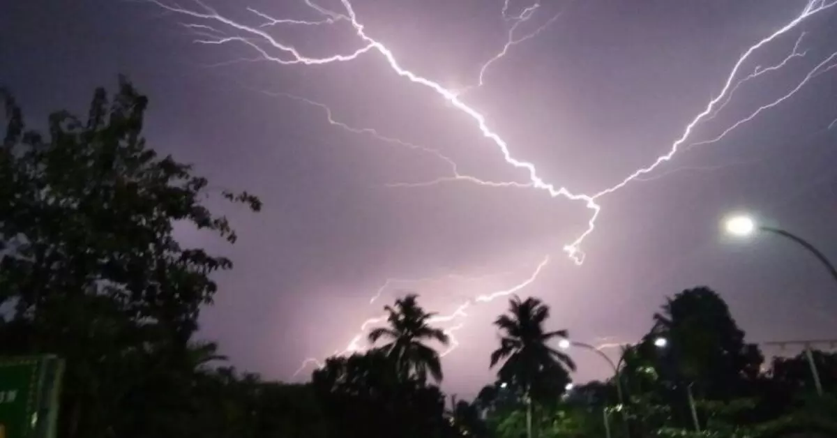 Odisha: गंजम में अलग-अलग घटनाओं में बिजली गिरने से 6 लोगों की मौत, यहां देखें पूरी जानकारी