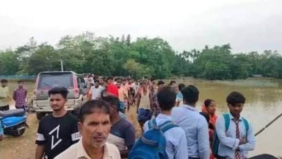 Assam news : के कछार जिले में बचाव नाव पलटने से 1 की मौत, 4 लापता