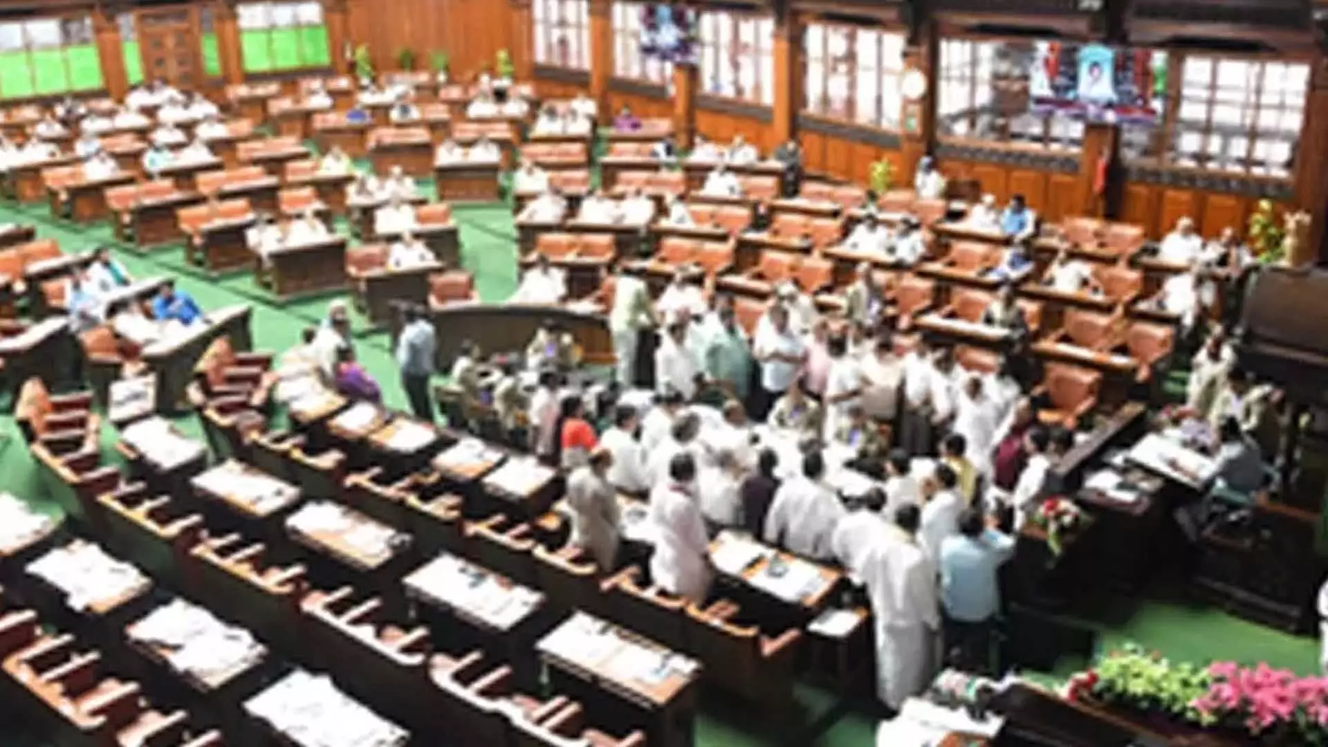 Karnataka: उच्च सदन की सीटों के लिए उम्मीदवारों ने नामांकन दाखिल किया