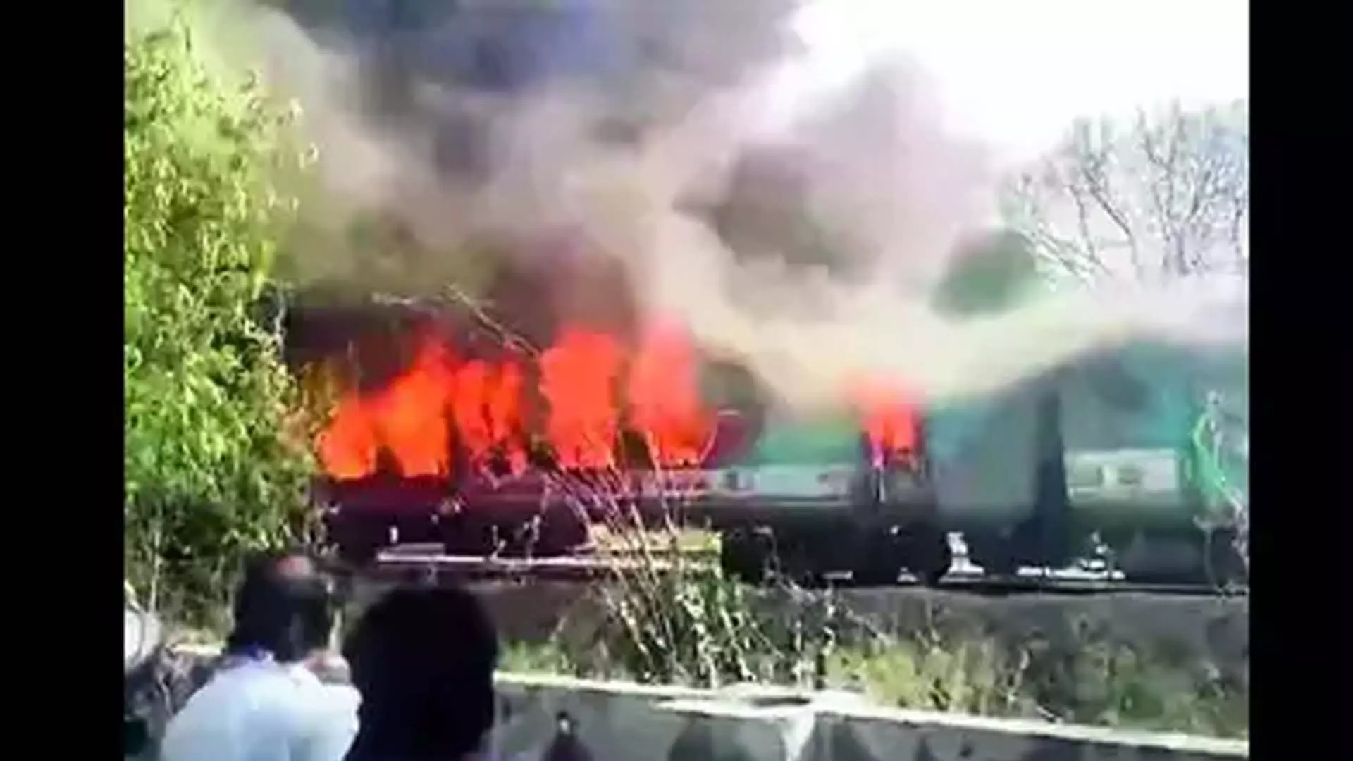 NEW DELHI: ताज एक्सप्रेस के तीन डिब्बों में आग लगी, 300 यात्री सवार हुए