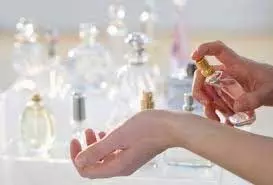 Perfume Fragrance: गर्मियों में रहेगी परफ्यूम की फ्रेग्रेंस जानिए कैसे