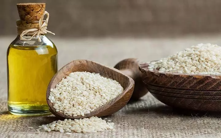 Sesame Oil Benefits: तिल के तेल के जानिए फायदे