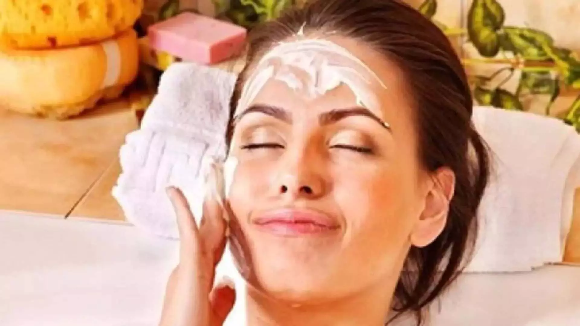 Applying cream on the face: चेहरे पर मलाई लगाने से जानिए क्या होता है?