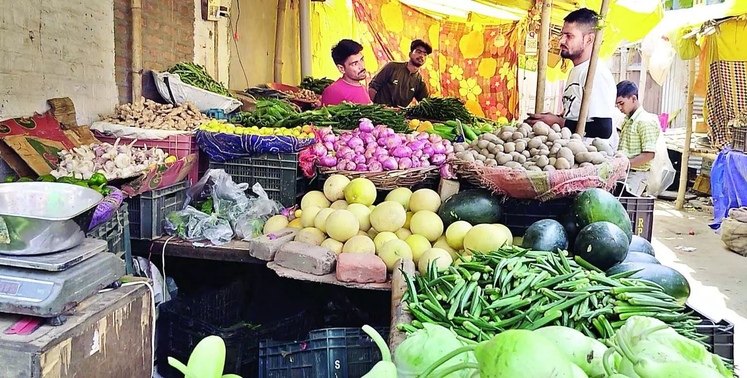 Heat के बीच सब्जियों को लगा महंगाई का तडक़ा