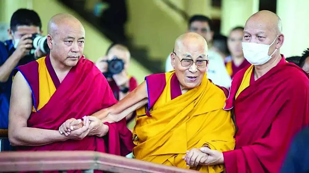 Dalai Lama को सुनने पहुंचे अनुयायी