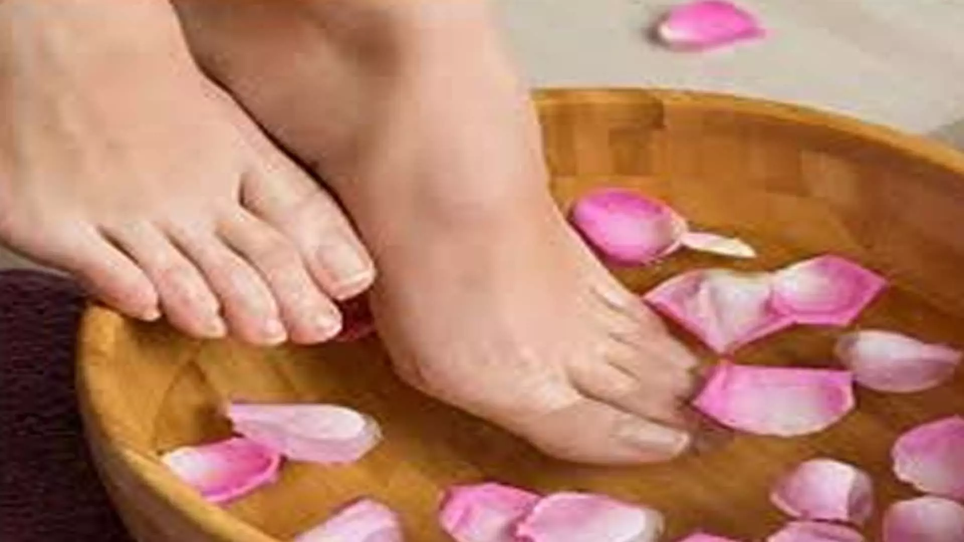 Beauty tips: 7 घरेलू स्क्रब बनाएंगे पैरों को सुन्दर आजमाते ही महसूस होगा फर्क