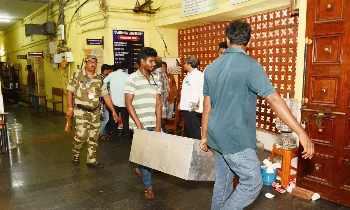 Andhra Pradesh: कड़ी सुरक्षा के बीच डाक मतपत्रों की गिनती शुरू