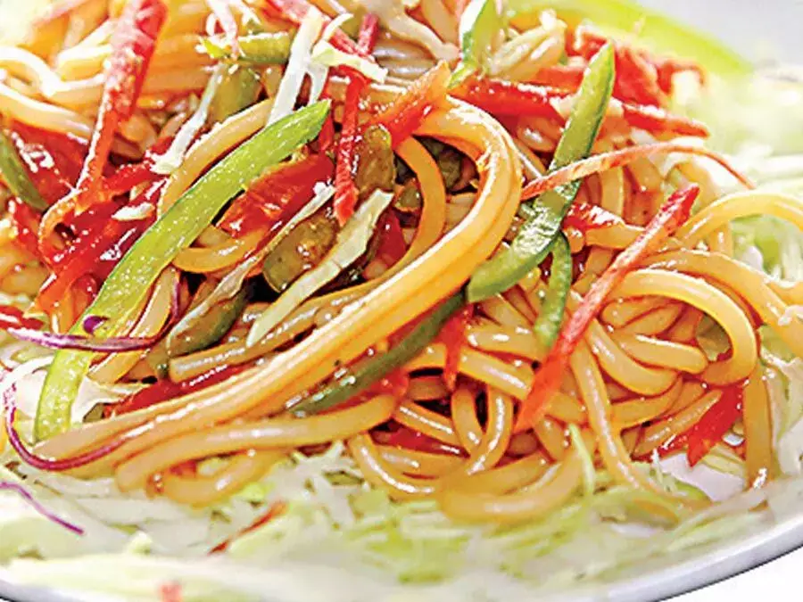 Noodles Salad : घर पर रेस्टोरेंट स्टाइल मनचाउ  नूडल्स  सैलेड  रेसिपी बनायें