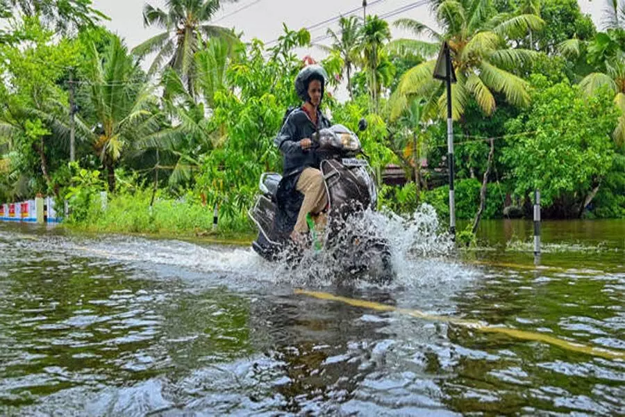 Kerala में अगले तीन घंटों में भारी बारिश होगी, समुद्र में उथल-पुथल की चेतावनी जारी