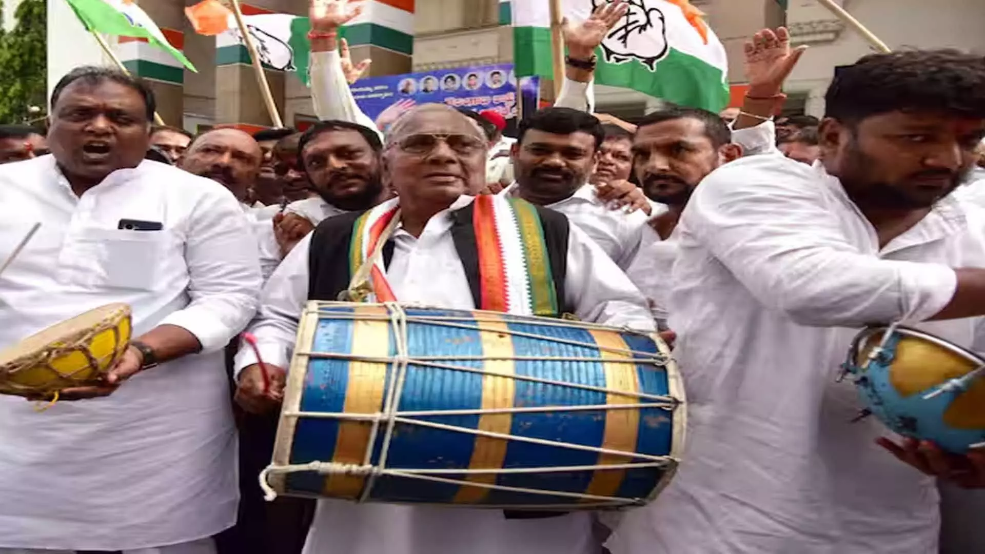 Hyderabad : भाजपा, कांग्रेस को 8-8 सीटों पर जीत; ओवैसी ने बरकरार रखा, बीआरएस का सफाया