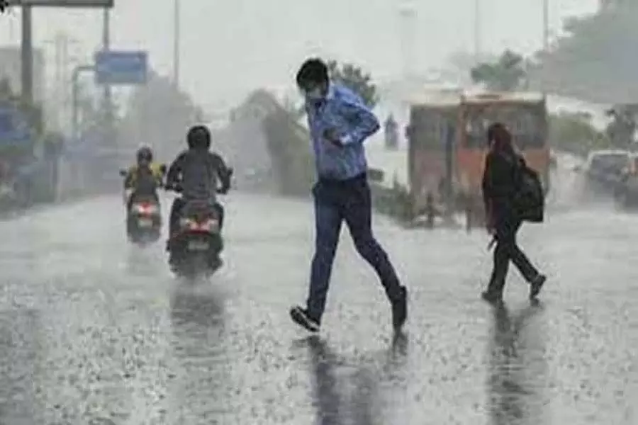 Delhi : हल्की बारिश, आंधी की संभावना