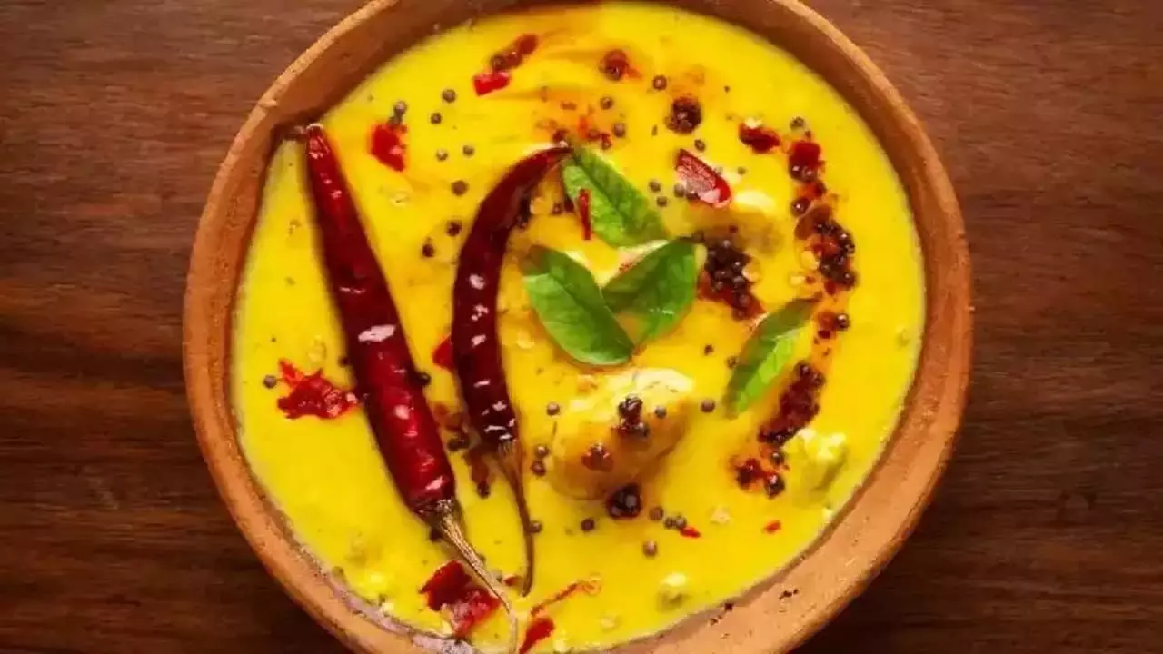 Rajasthani Kadhi Recipe: राजस्थानी कढ़ी चटपटी मसालेदार डिश की जानिए रेसिपी