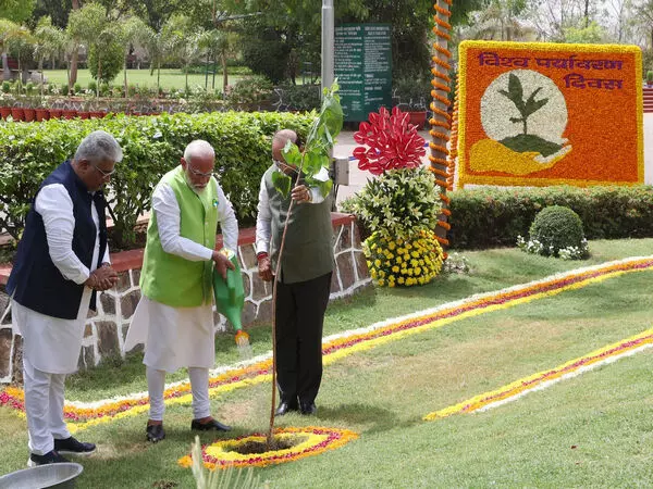 PM Modi ने एक पेड़ मां के नाम अभियान की शुरुआत की, सभी से अपनी माताओं को श्रद्धांजलि के रूप में पेड़ लगाने किया आग्रह