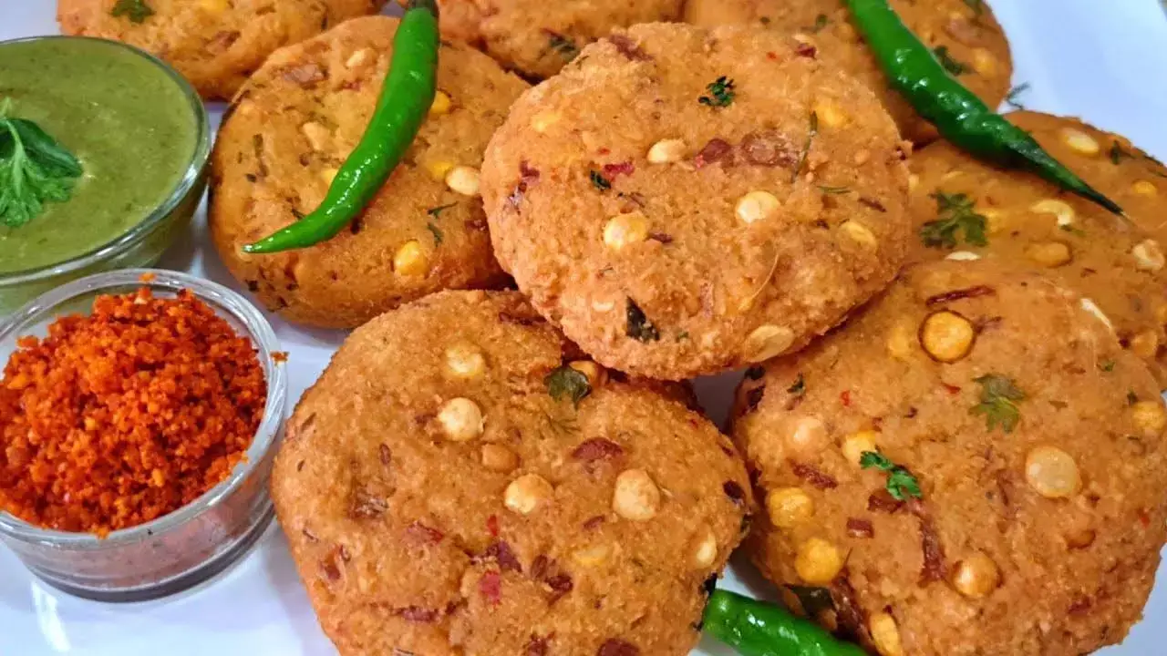 Dal Vada Dish: दाल वड़ा यह डिश हरी चटनी के साथ करें सर्व