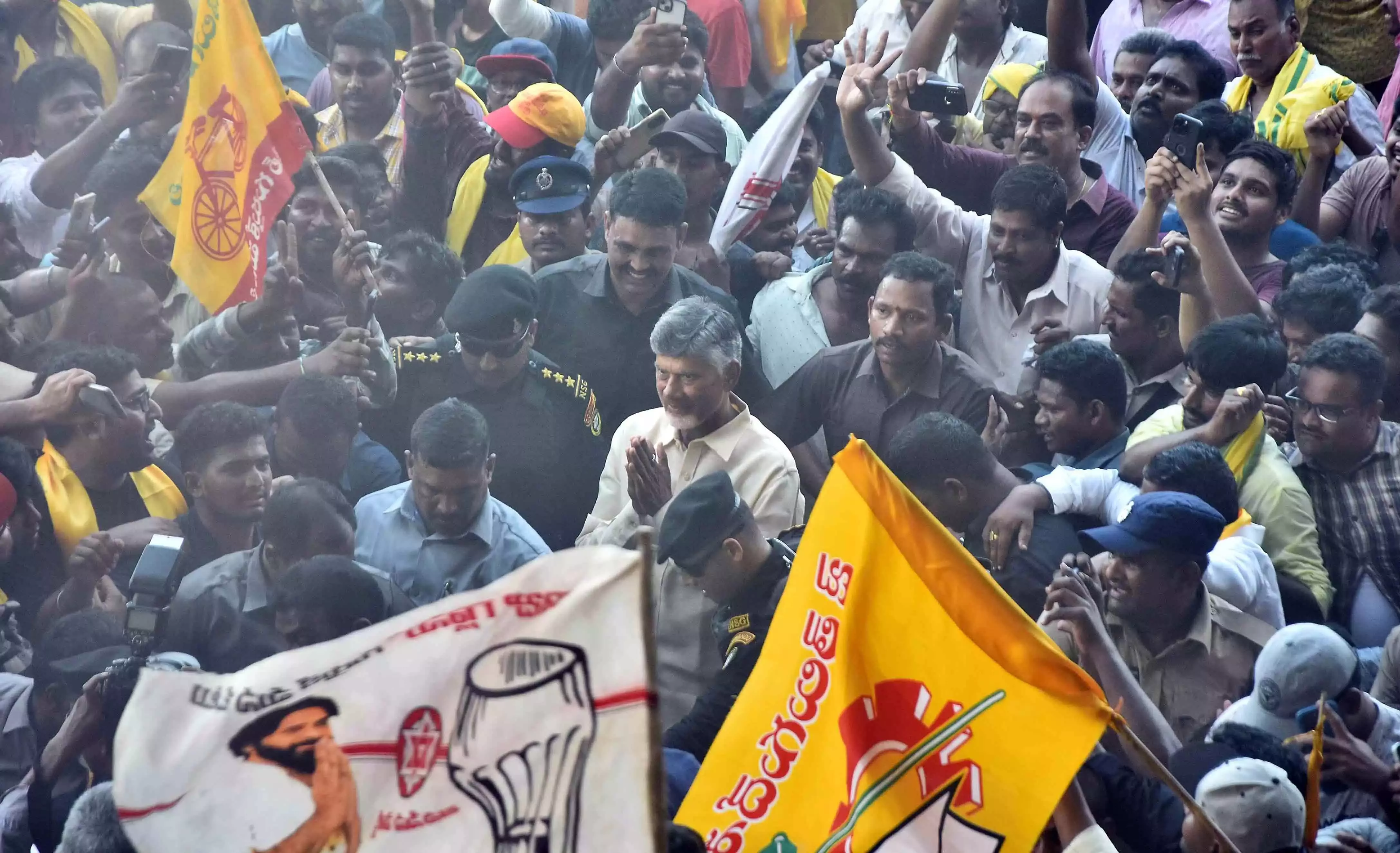 Andhra Pradesh: नायडू एक बार फिर सीएम बनकर आंध्र प्रदेश की कमान संभालने के लिए फीनिक्स की तरह उभरे