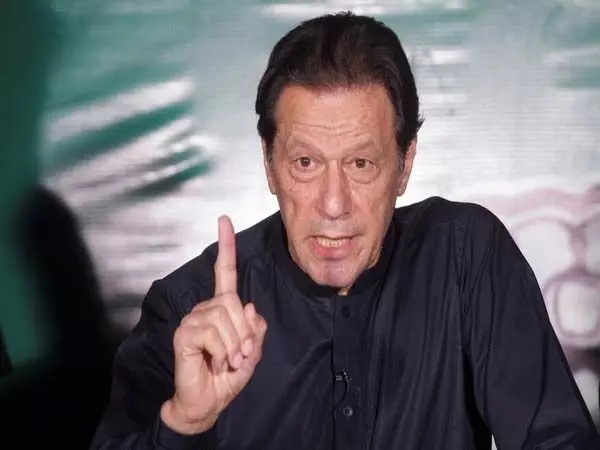 Imran Khan की पार्टी ने विवादित पोस्ट पर पाक जांच एजेंसी द्वारा भेजे गए नोटिस को चुनौती दी