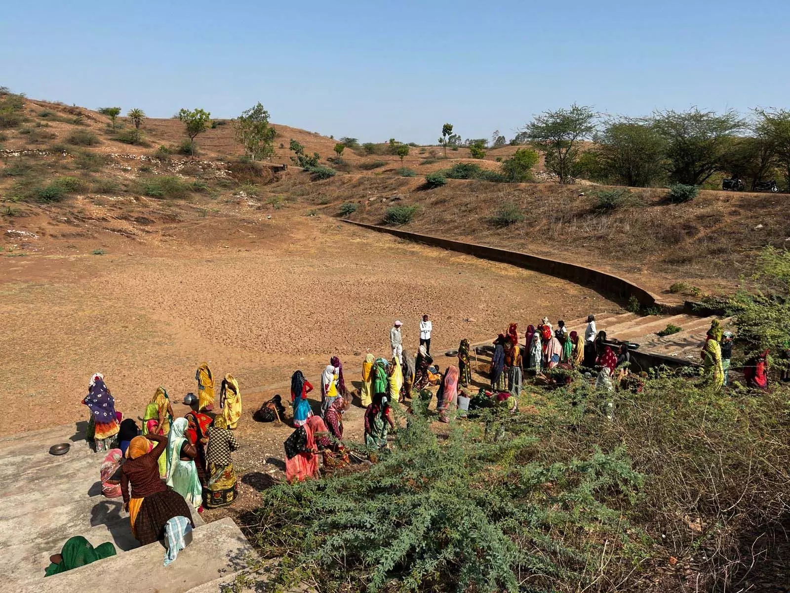 Dungarpur : जिले में अमृत सरोवर पर मनाया विश्व पर्यावरण दिवस