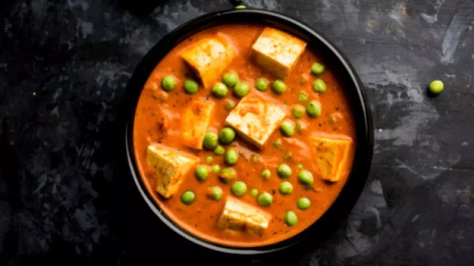 Matar Paneer : घर पर बनाएं ढाबा स्टाइल मटर पनीर की टेस्टी सब्जी