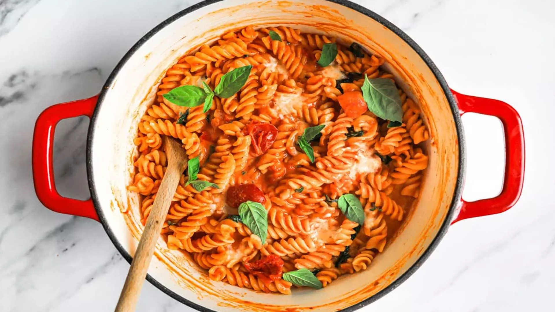 Tomato Garlic Pasta:टोमेटो गार्लिक पास्ता इस डिश के साथ छुट्टी का मजा हो जाएगा दोगुना