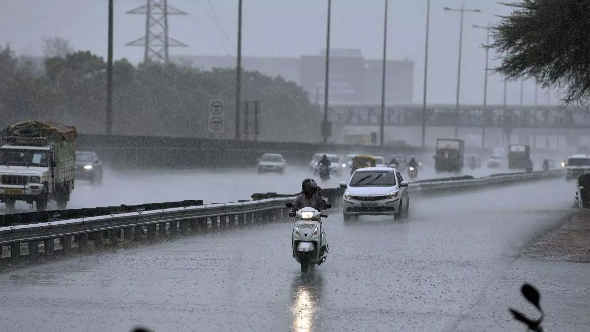 Kolkata: आज गरज के साथ मध्यम बारिश की संभावना, 10-29 जून के बीच आएगा मानसून