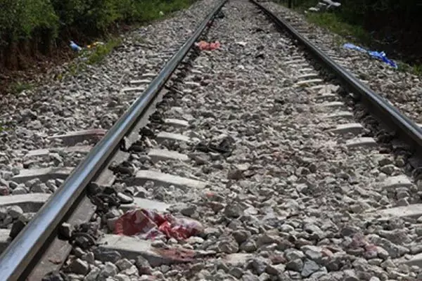 Budaun : रेलवे लाइन पर मिला शव, परिजनों ने जताई हत्या की आशंका