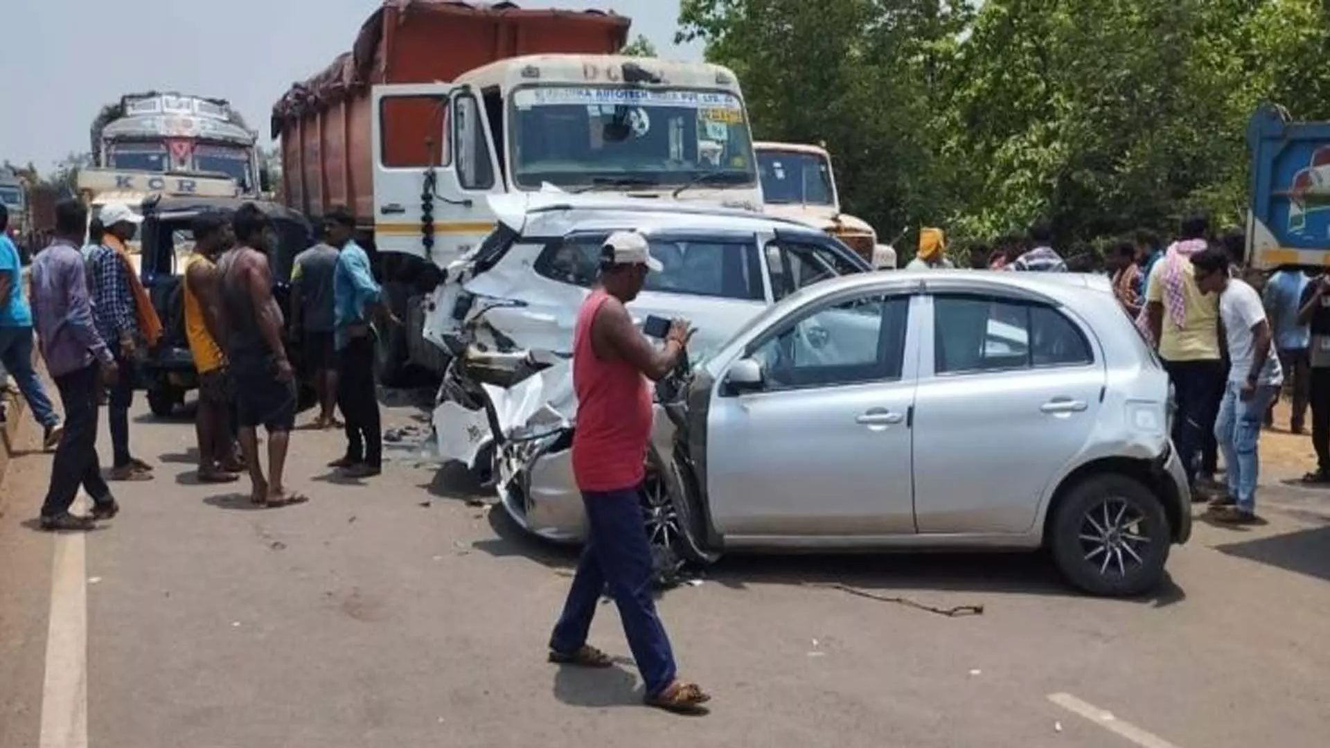 Keonjhar News: एनएच-49 पर ट्रेलर ने वाहनों को टक्कर मारी, 3 की मौत, 12 घायल