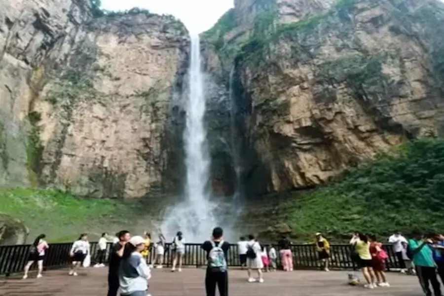 fake waterfall;  चीन ने झरना भी नकली बना दिया