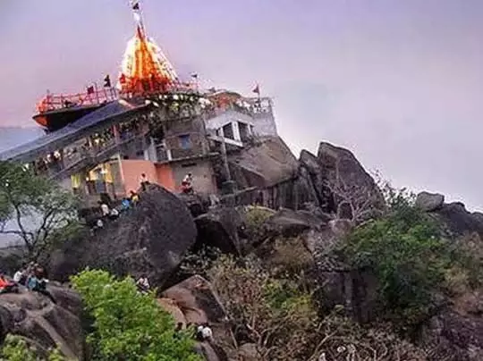 Matarani Temple on high mountains: मातारानी के ये प्रसिद्द मंदिर ऊंचे पहाड़ों पर बसे है