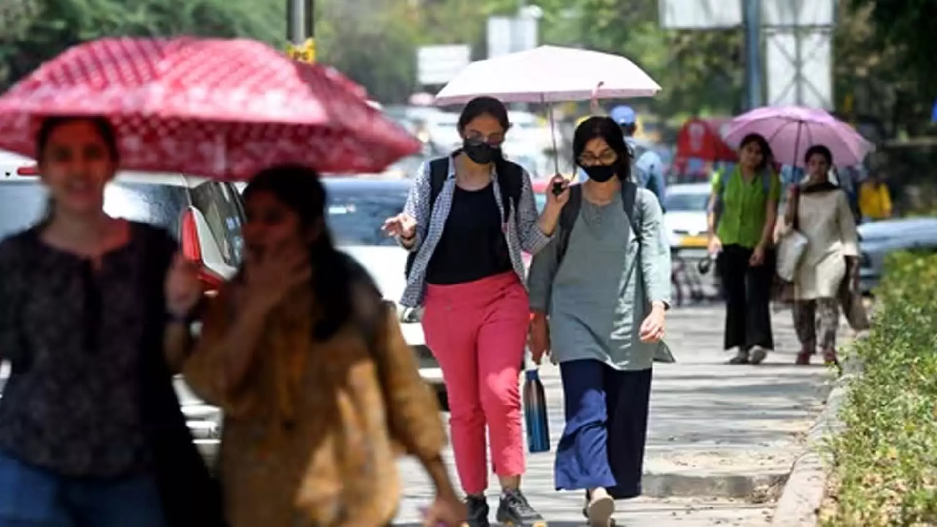 Delhi में मौसम 30.05 °C तापमान पर