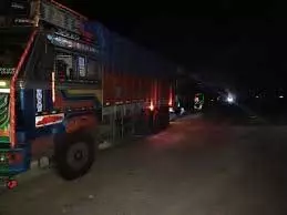 Damoh: अवैध शराब की 2400 पेटी ग्वालियर से जबलपुर जा रही  पुलिस ने की जब्त, पकड़ा गया ट्रक चालक