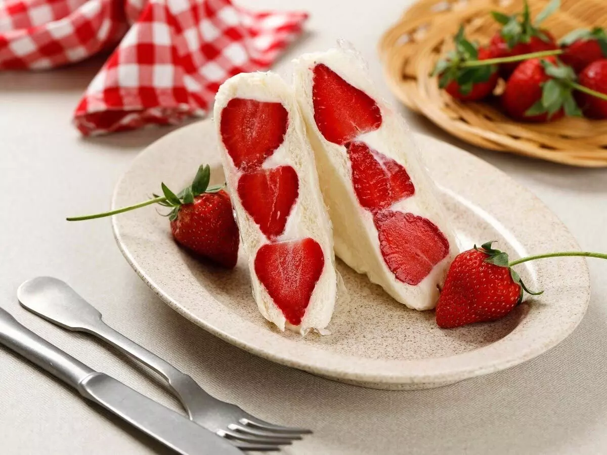 Strawberry Sandwich: स्ट्रॉबेरी सैंडविच बनाये कुछ इस तरह से