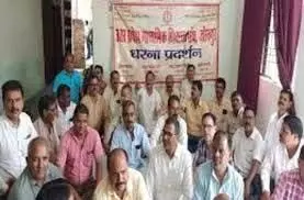 Kochi:उच्चतर माध्यमिक शिक्षकों ने वेतन भुगतान की मांग की