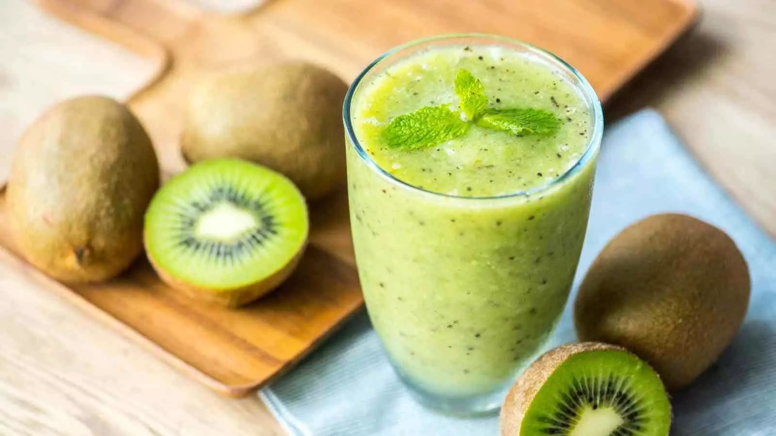 Kiwi smoothie : पूरे दिन एनर्जेटिक रहने के लिए ट्राई करें कीवी स्मूदी