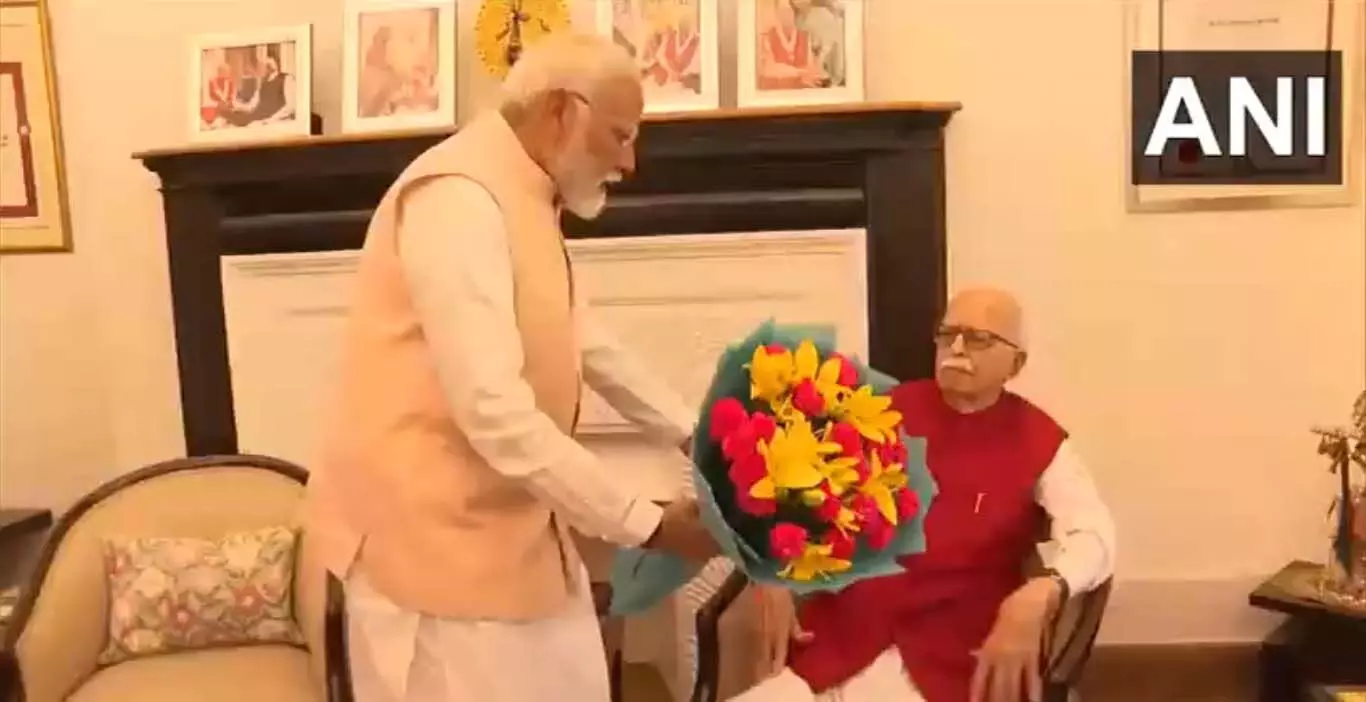 BJP लीडर LK Advani से PM मोदी ने की मुलाकात, देखें VIDEO...