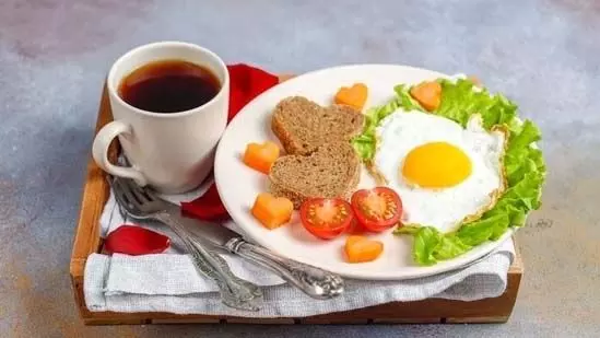 Lifestyle: आप नाश्ते करते हुए ये प्रमुख गलतियाँ कर रहे