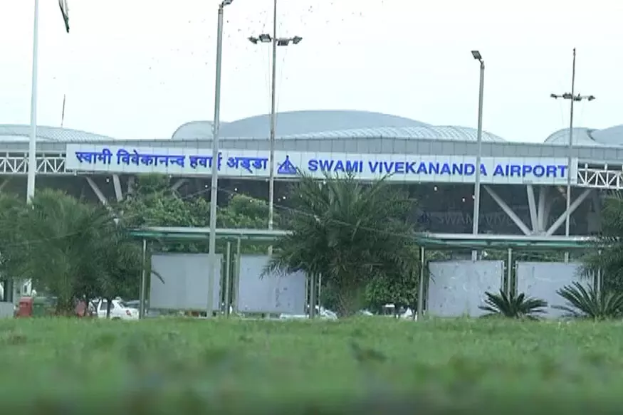 Raipur airport की घटना, विमान का इमरजेंसी गेट खोलने की कोशिश करने वाला यात्री अरेस्ट