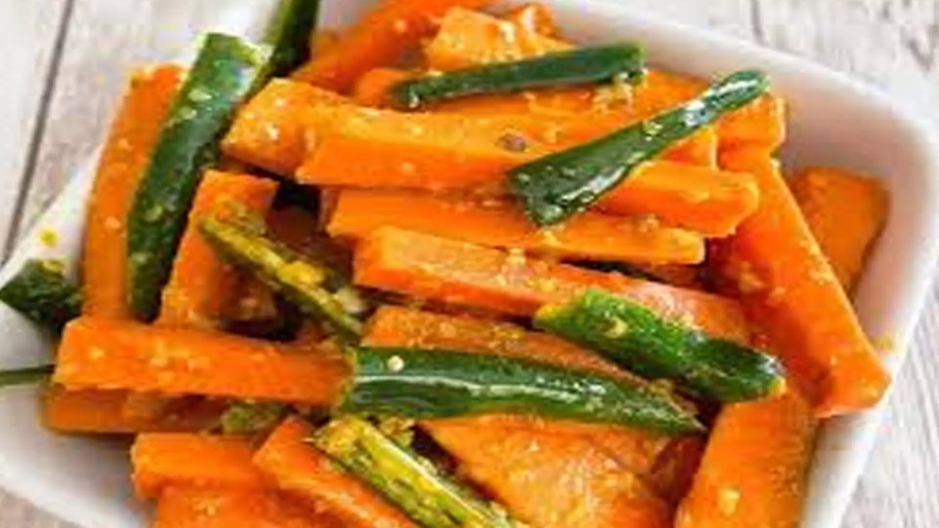 Pickle:गाजर-मूली के जोड़ से बनता है शानदार अचार