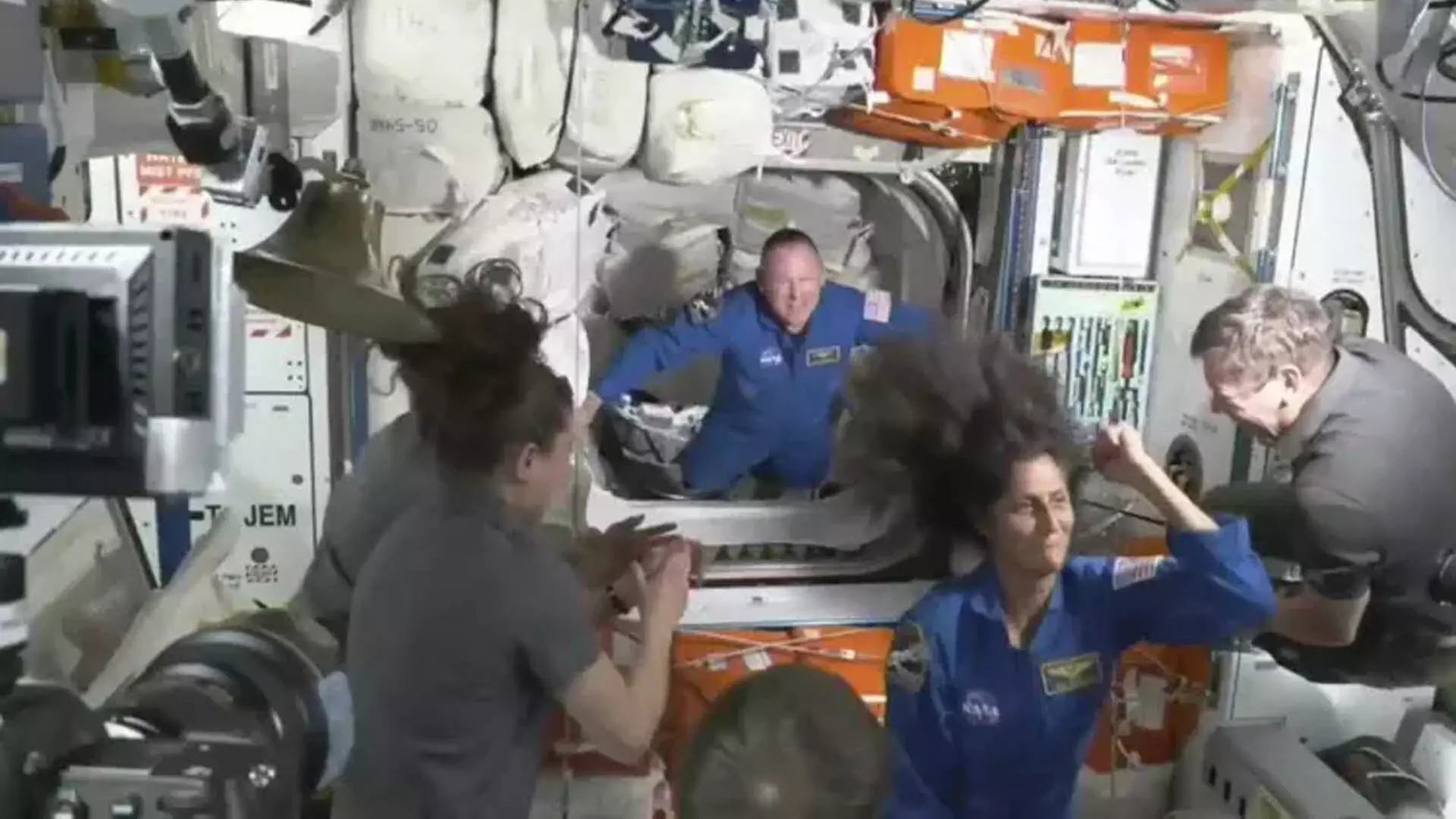 Boeing का अंतरिक्ष यात्री कैप्सूल थ्रस्टर में समस्या के बाद अंतरिक्ष स्टेशन पर पहुंचा