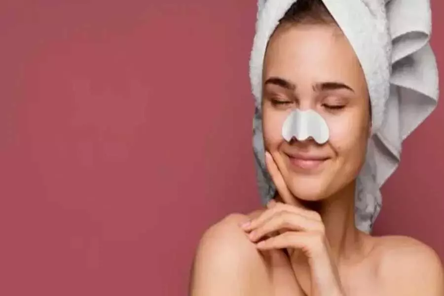 Nose Blackheads Clean:  घर पर आसानी से  नोज़ ब्लैक हैड्स क्लीन के लिये  पोर स्ट्रिप ट्राई करें