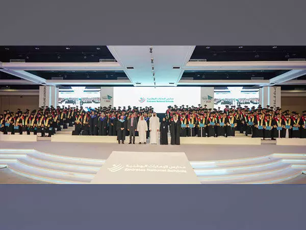Abu Dhabi: संस्कृति मंत्री अमीरात नेशनल स्कूल के स्नातक समारोह में शामिल हुए