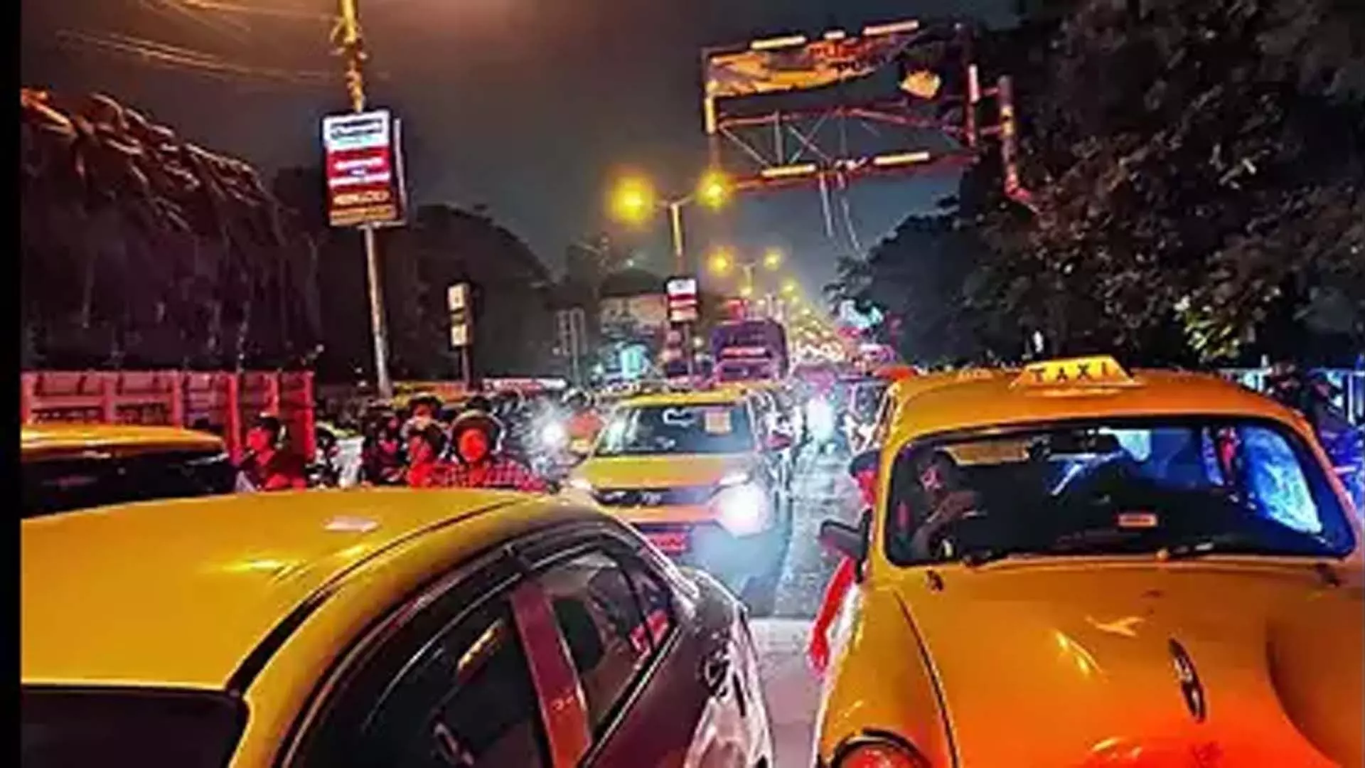 Kolkata News: लहर प्रभाव से बीटी रोड पर यातायात का दबाव बढ़ गया