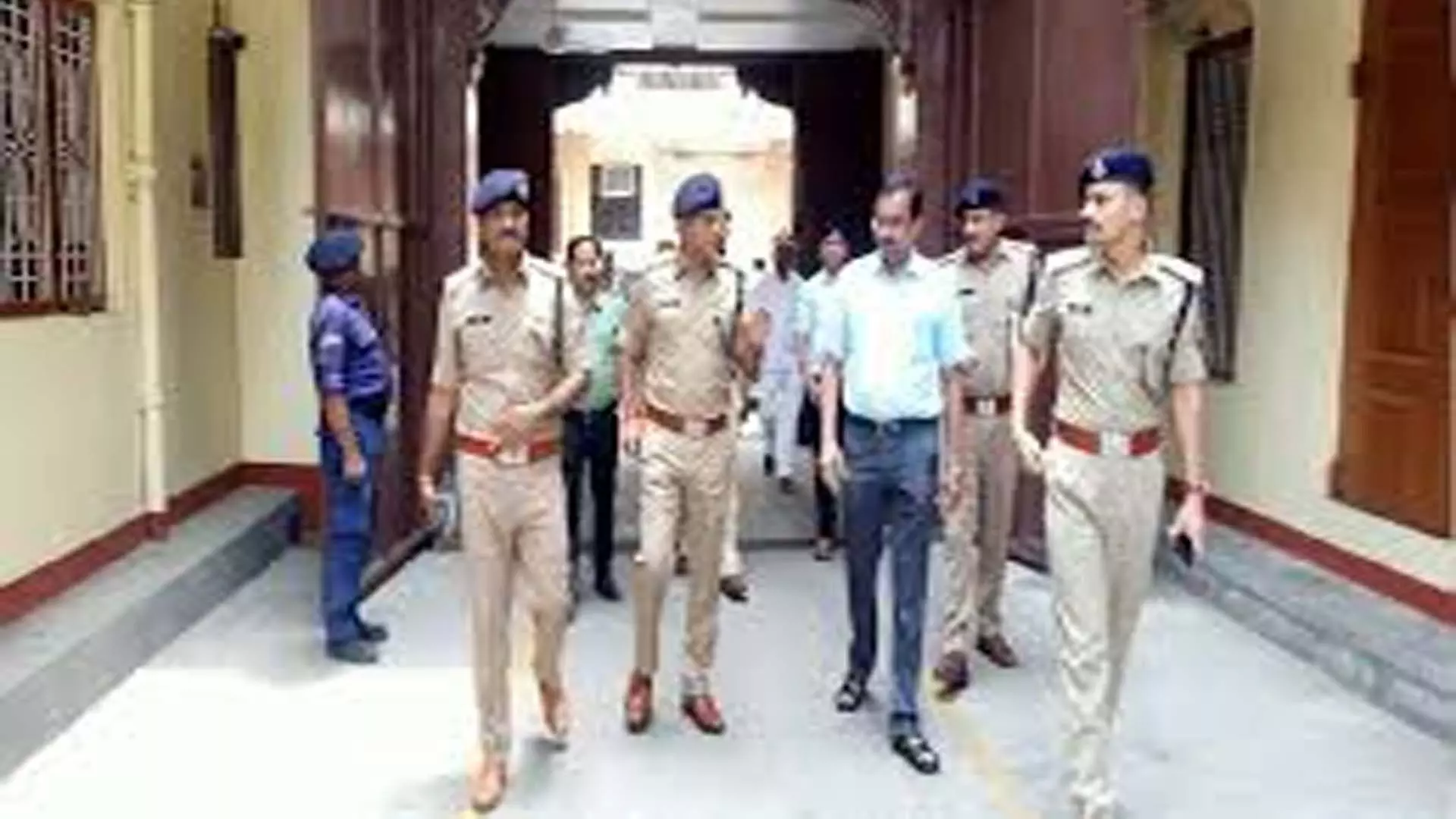New Delhi: पुलिस अधिकारियों ने राष्ट्रपति भवन की सुरक्षा व्यवस्था का किया निरीक्षण