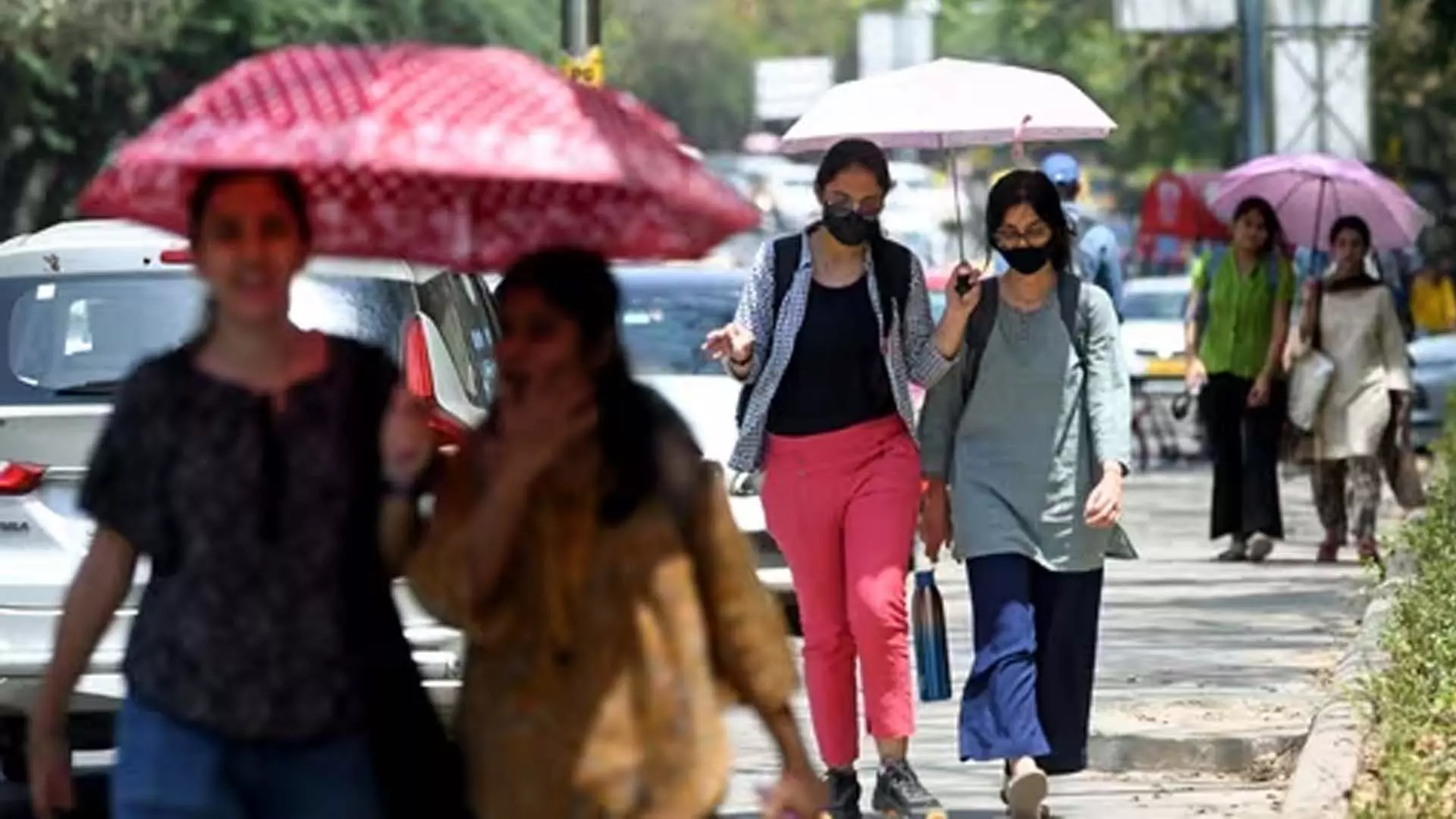 Delhi: में मौसम 31.73 °C तापमान पर गर्म शुरुआत