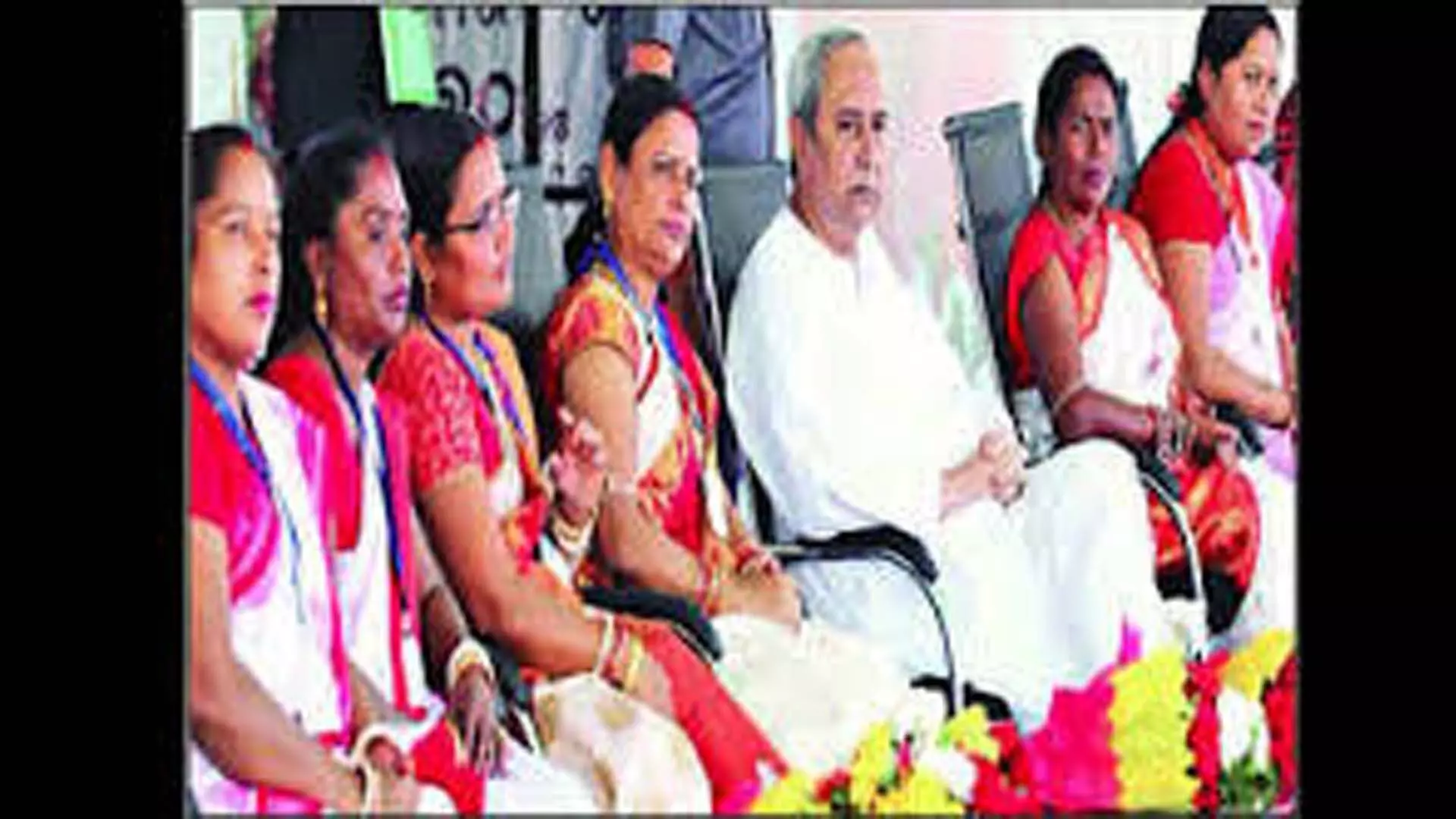 Odisha News: मयूरभंज जिले में महिला स्वयं सहायता समूहों (SHG) की सदस्य मिशन शक्ति योजना बना रही