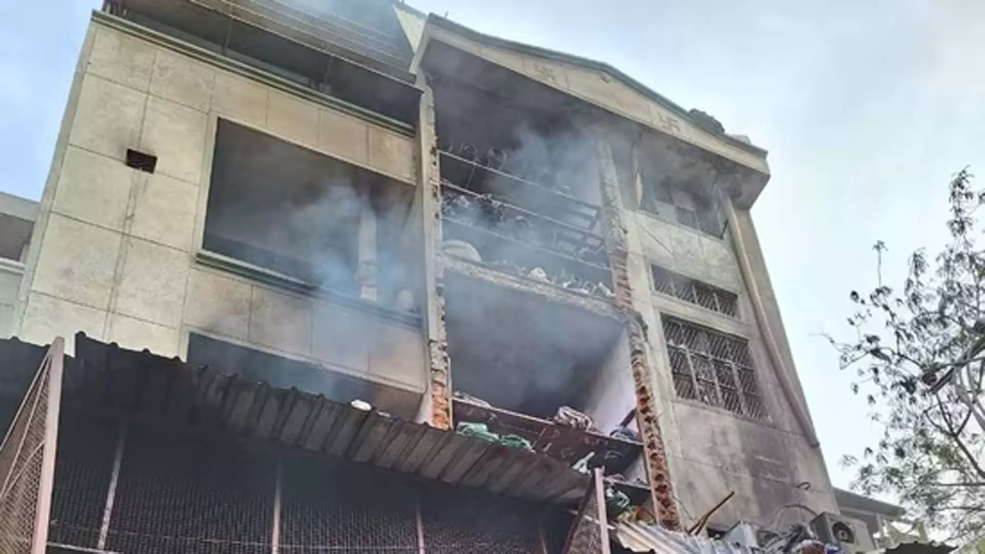 Narela Factory में आग लगने से 3 मजदूरों की मौत, 6 घायल
