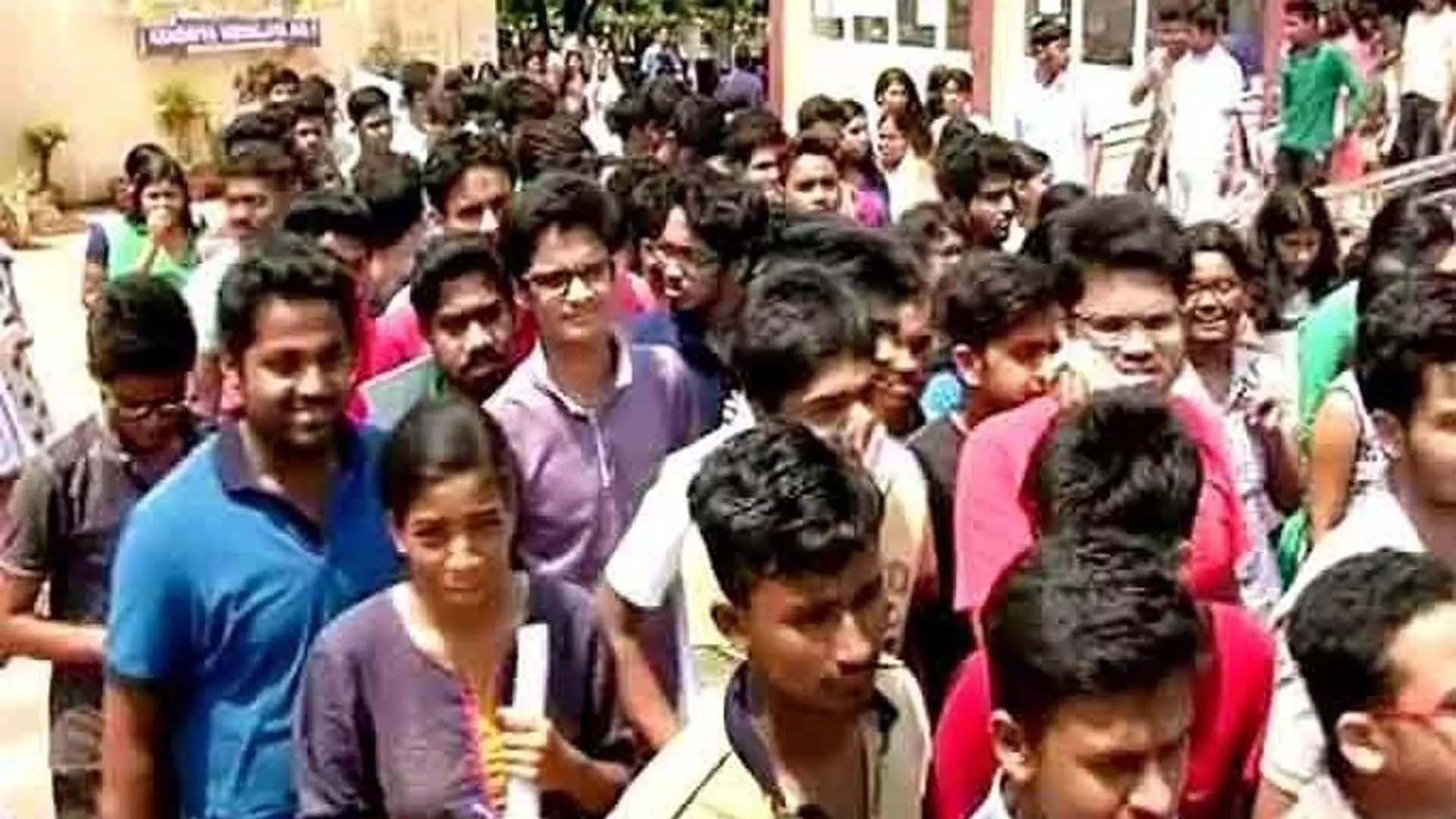 Bhubaneswar News:  छात्रों, अभिभावकों, डॉक्टरों ने NEET में अनियमितताओं की निंदा की