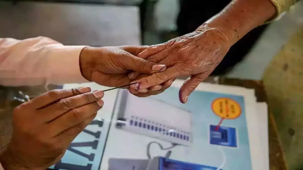 Assam news : लोकसभा चुनाव 2024 में 14 संसदीय क्षेत्रों के 2,40,301 मतदाताओं ने नोटा का बटन दबाया