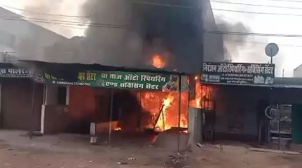 गैरेज में आग लगते ही हुआ Blast, वीडियो